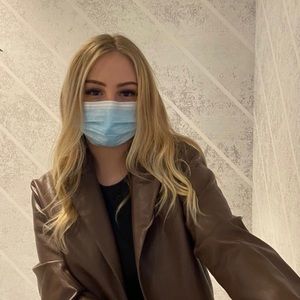 Meet your Posher, Ella